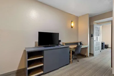 Photo 5 - Sonesta Essential IAH Airport JFK Boulevard