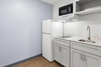 Photo 2 - Birch Hill Suites - Lakeland