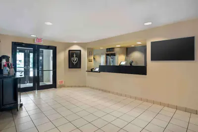 Photo 4 - Extended Stay America Select Suites New Orleans Airport