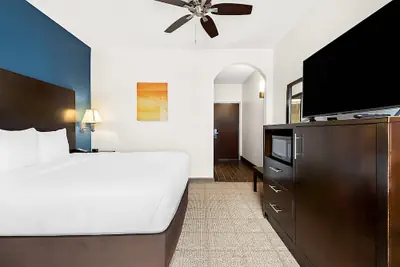 Photo 2 - Comfort Suites New Orleans East