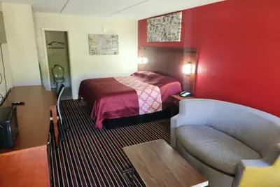 Photo 3 - American Inn Chesapeake – Portsmouth