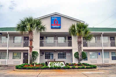 Photo 2 - Studio 6 Extended Stay - Pascagoula, MS