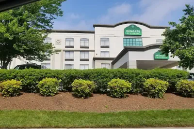 Photo 2 - Wingate by Wyndham Chantilly / Dulles Airport