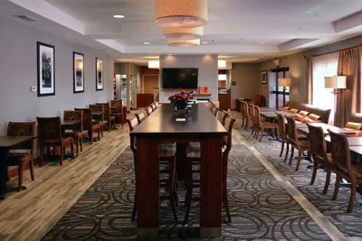Photo 4 - Hampton Inn Medford