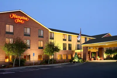 Photo 2 - Hampton Inn Medford