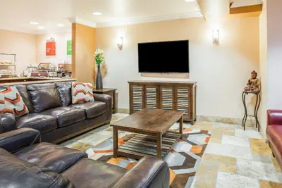 Photo 3 - Comfort Inn & Suites Salinas City Center Area