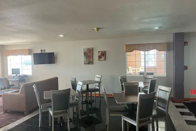 Photo 4 - Longhorn Inn and Suites