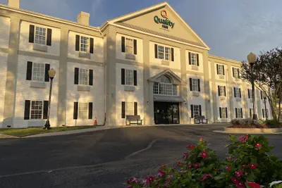 Photo 2 - Quality Inn Wilmington