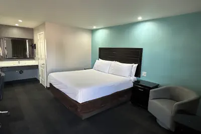 Photo 4 - Sunset Inn Lake Oroville