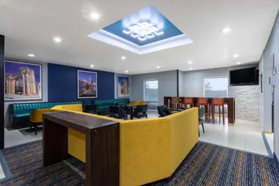 Photo 4 - La Quinta Inn & Suites by Wyndham Columbus West - Hilliard