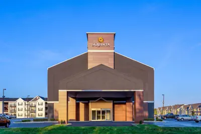 Photo 2 - La Quinta Inn & Suites by Wyndham Columbus West - Hilliard