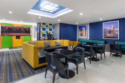 Photo 5 - La Quinta Inn & Suites by Wyndham Columbus West - Hilliard