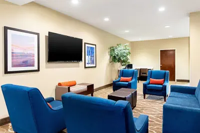 Photo 5 - Comfort Inn & Suites Pine Bluff