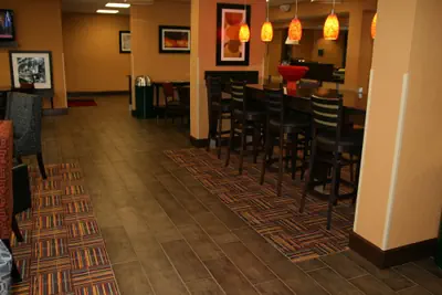 Photo 3 - Hampton Inn Youngstown-North