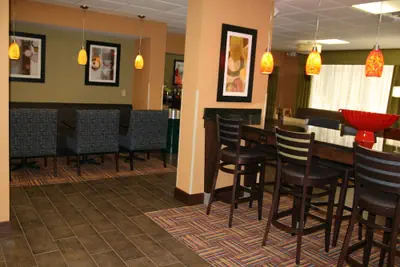 Photo 4 - Hampton Inn Youngstown-North