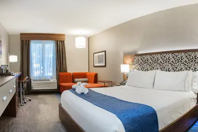 Photo 4 - Holiday Inn Express Redwood City-Central by IHG