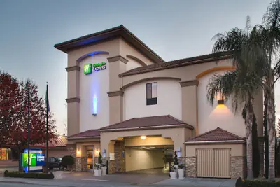 Photo 2 - Holiday Inn Express Redwood City-Central by IHG