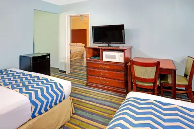 Photo 4 - Travelodge by Wyndham Bishop