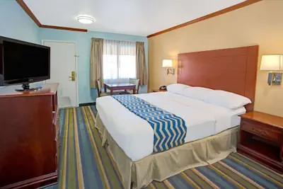 Photo 5 - Travelodge by Wyndham Bishop