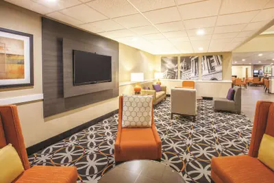 Photo 3 - La Quinta Inn & Suites by Wyndham Mechanicsburg - Harrisburg