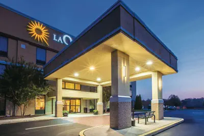Photo 2 - La Quinta Inn & Suites by Wyndham Mechanicsburg - Harrisburg