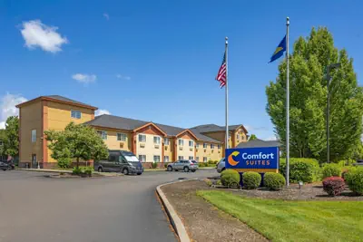 Photo 2 - Comfort Suites Salem