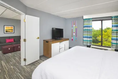 Photo 5 - Hampton Inn & Suites Annapolis