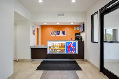 Photo 2 - Motel 6 White House, TN