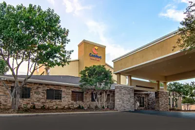 Photo 2 - Comfort Suites NW Dallas Near Love Field
