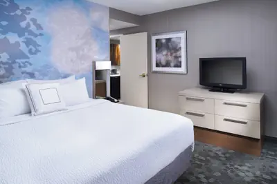 Photo 4 - Courtyard by Marriott Cleveland Airport North