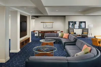 Photo 3 - Courtyard by Marriott Chicago Midway Airport