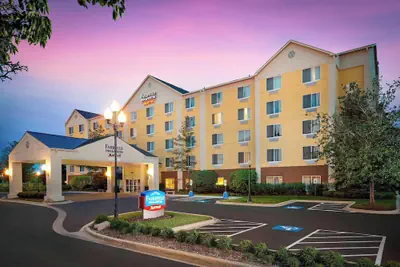 Photo 2 - Fairfield Inn and Suites by Marriott Chicago Midway Airport