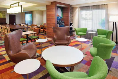 Photo 3 - Fairfield Inn and Suites by Marriott Chicago Midway Airport