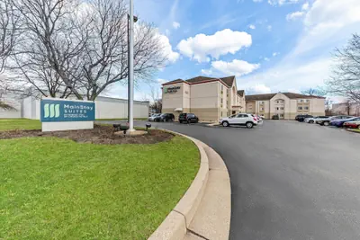 Photo 2 - MainStay Suites Cincinnati Blue Ash