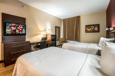 Photo 4 - Red Roof Inn PLUS+ San Antonio Downtown - Riverwalk