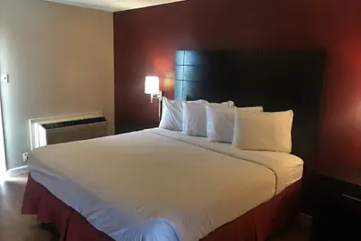 Photo 4 - Red Roof Inn & Suites San Angelo