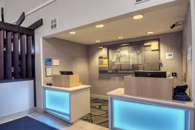 Photo 4 - Holiday Inn Express Hotel & Suites Oshkosh by IHG