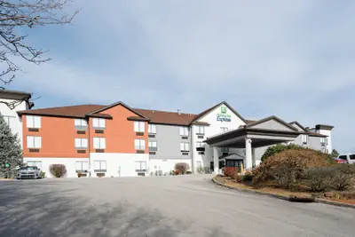 Photo 2 - Holiday Inn Express & Suites Knoxville-North-I-75 Exit 112 by IHG
