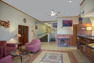 Photo 2 - Vagabond Inn Executive - Green Valley