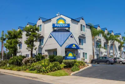 Photo 2 - Days Inn by Wyndham Carlsbad