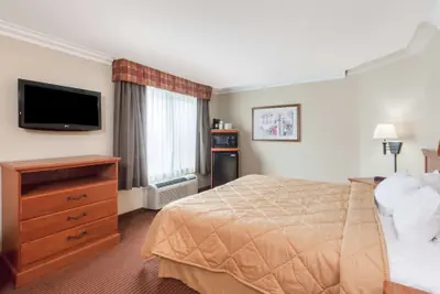 Photo 4 - Days Inn by Wyndham Carlsbad