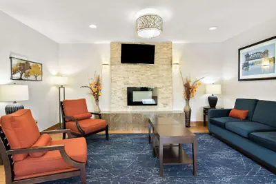 Photo 4 - Comfort Inn Joliet West I-80