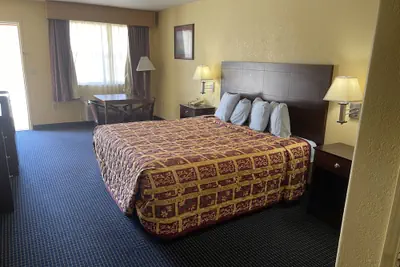 Photo 5 - Gun Barrel Executive Inn