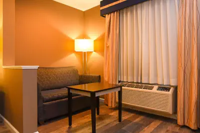 Photo 4 - Capital Inn & Suites