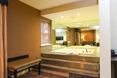 Photo 3 - Capital Inn & Suites