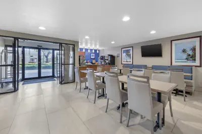 Photo 5 - Best Western Fort Lauderdale Airport/Cruise Port
