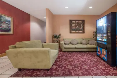 Photo 3 - Super 8 by Wyndham Fort Worth Downtown South