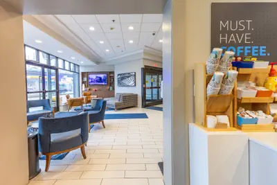 Photo 4 - Holiday Inn Express & Suites Boston - Cambridge by IHG