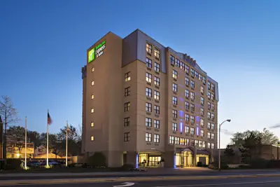 Photo 2 - Holiday Inn Express & Suites Boston - Cambridge by IHG