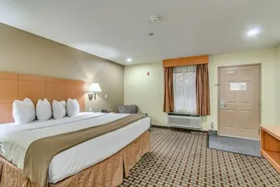 Photo 3 - Days Inn by Wyndham Lubbock South